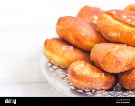  ピロシキ、ロシア・ダゲスタンの伝統を味わう肉汁あふれる焼き菓子！