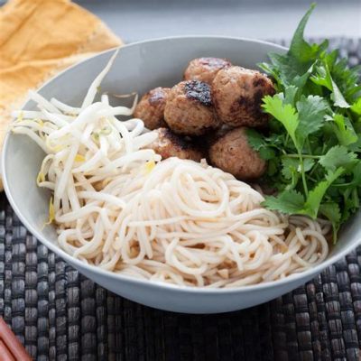  ブンチャー Hanoisの香ばしさとフレッシュなハーブが織りなす、魅惑的な麺料理！